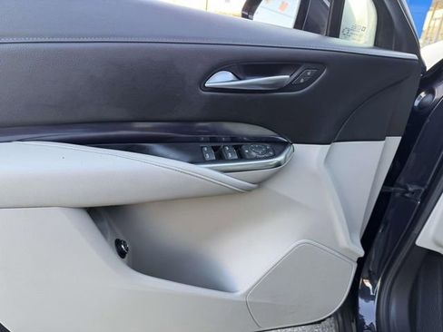 Certified 2023 Cadillac XT4 Luxury w/ Cold Weather Package image 17