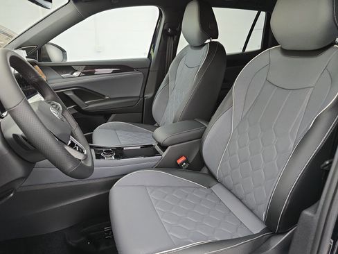 New 2026 Volkswagen Tiguan SEL R-Line AWD/4WD image 15
