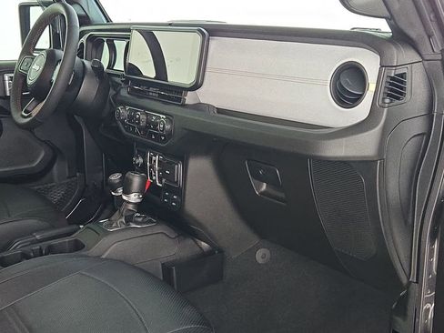 Used 2024 Jeep Gladiator Sport AWD/4WD image 34
