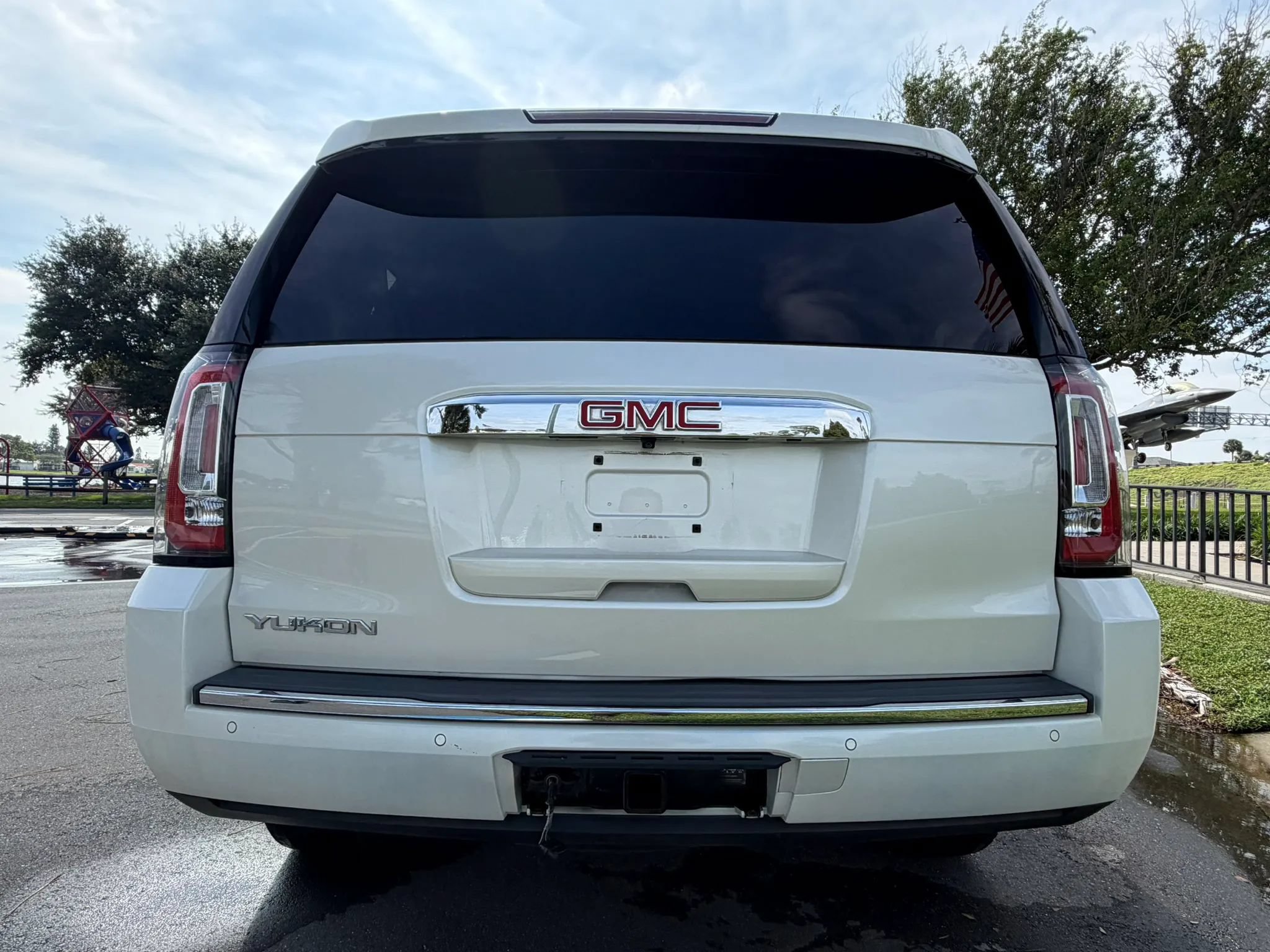 Used 2015 GMC Yukon Denali w/ Touring Package AWD/4WD image 12