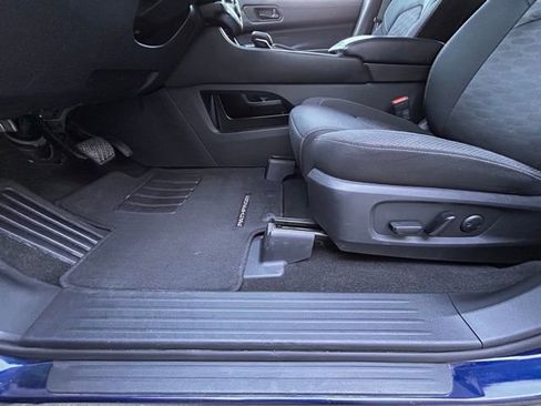 Used 2024 Nissan Pathfinder SV image 25