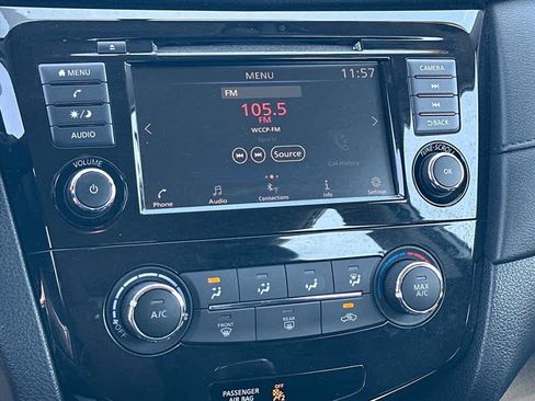 Used 2018 Nissan Rogue S image 19