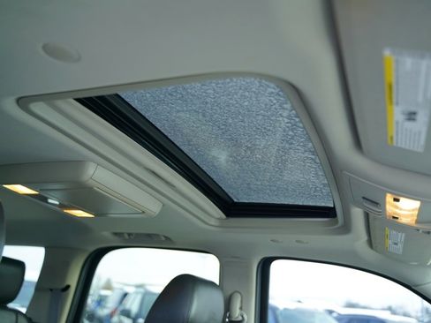 Used 2012 Cadillac Escalade Luxury image 22