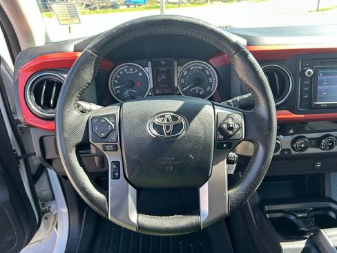 Used 2017 Toyota Tacoma SR5 AWD/4WD image 21