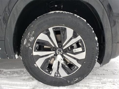 New 2026 Volkswagen Atlas Cross Sport SE image 12