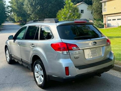 Used 2010 Subaru Outback 2.5i Premium AWD/4WD image 13