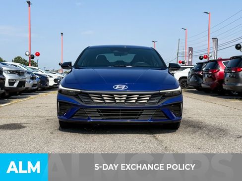 Used 2025 Hyundai Elantra Sport FWD image 3