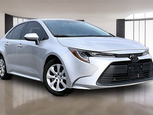 Used 2024 Toyota Corolla LE image 3