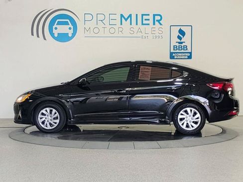 Used 2020 Hyundai Elantra SE w/ Cargo Package (C1) FWD image 3