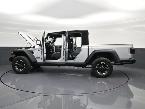 Used 2024 Jeep Gladiator Rubicon w/ Safety Group AWD/4WD image 32