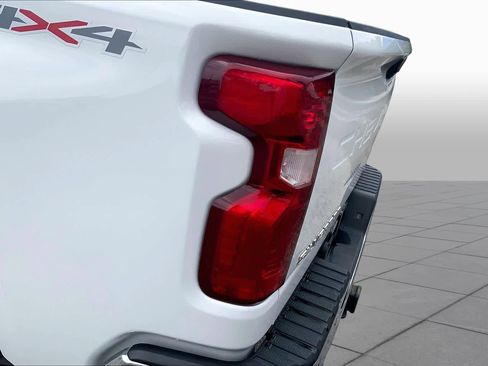 Used 2023 Chevrolet Silverado 2500 LT AWD/4WD image 29