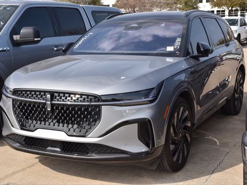 Used 2024 Lincoln Nautilus Reserve w/ Equipment Group 202A image 2