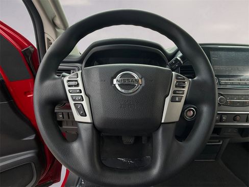 Used 2022 Nissan Titan SV image 13