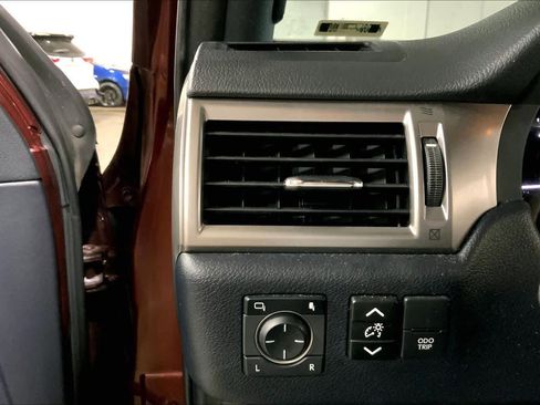 Used 2022 Lexus GX 460 Premium w/ Accessory Package image 33