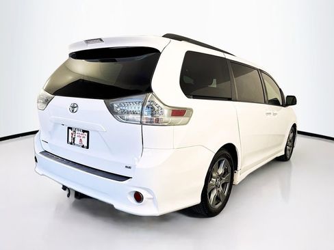 Used 2018 Toyota Sienna SE w/ SE Preferred Package image 10
