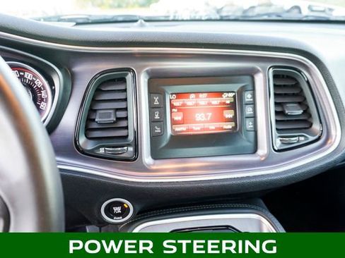 Used 2016 Dodge Challenger SXT image 8