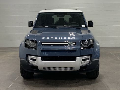 Used 2025 Land Rover Defender 110 S image 9