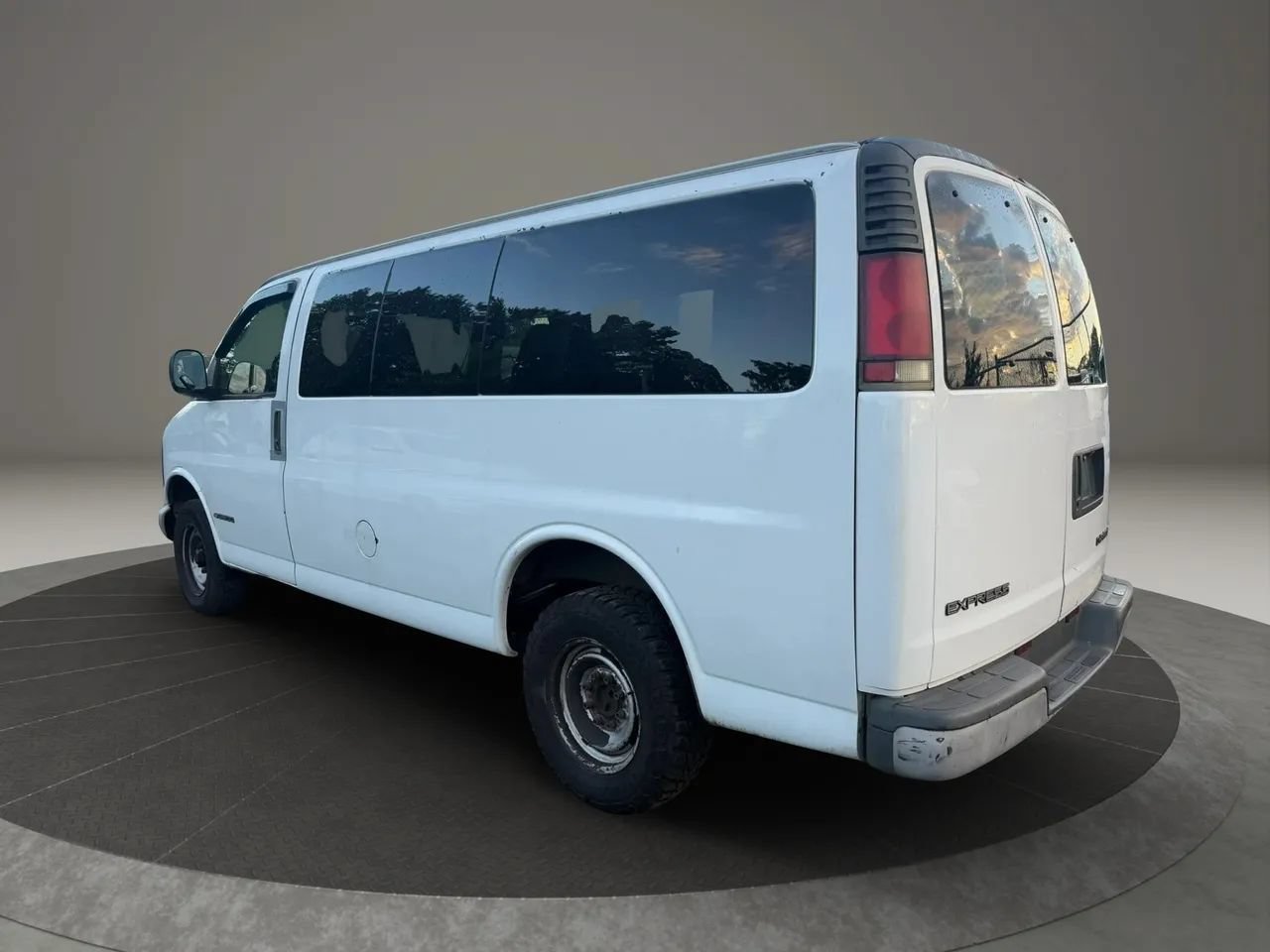 Used 2001 Chevrolet Express 2500 Passenger RWD image 7