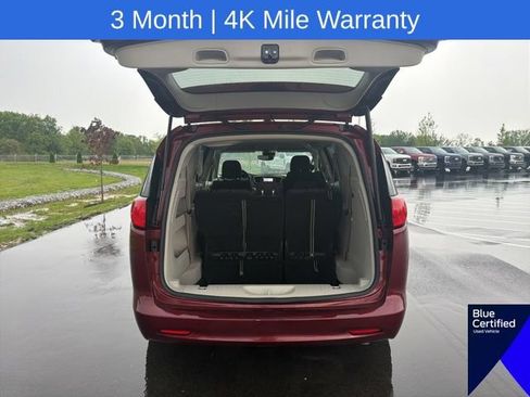 Used 2023 Chrysler Voyager LX FWD image 11