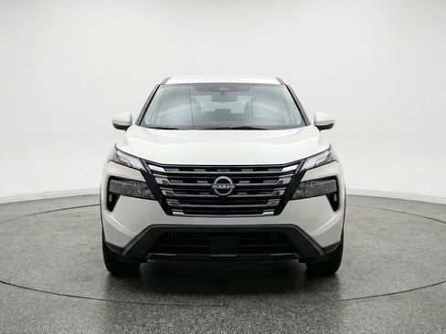 Used 2025 Nissan Rogue SV AWD/4WD image 2