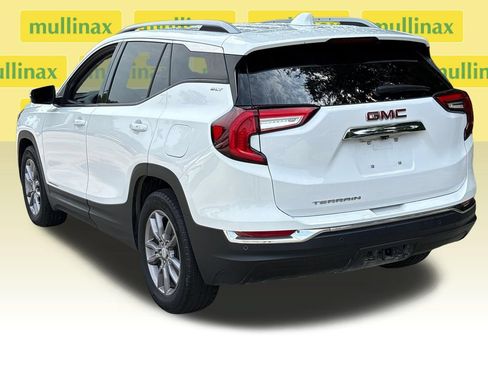 Used 2022 GMC Terrain SLT w/ Tech Package FWD image 9