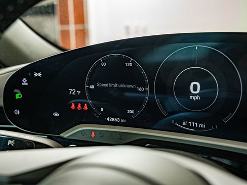 Certified 2022 Porsche Taycan image 29