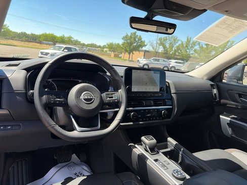 Used 2025 Nissan Pathfinder SL w/ Lighting Package (N92) AWD/4WD image 21