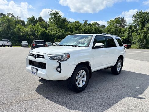 Used 2020 Toyota 4Runner SR5 image 1