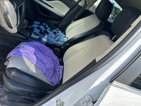 Used 2021 Buick Encore Preferred w/ Safety Package FWD image 8