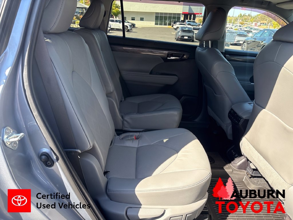 Certified 2022 Toyota Highlander Platinum AWD/4WD image 21