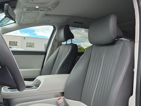 Used 2026 Hyundai Ioniq 9 Calligraphy AWD/4WD image 22