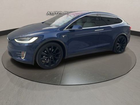 Used 2019 Tesla Model X 75D image 3