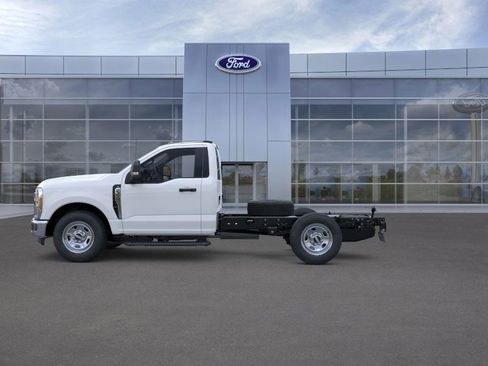 New 2025 Ford F350 XL w/ XL Chrome Package image 3