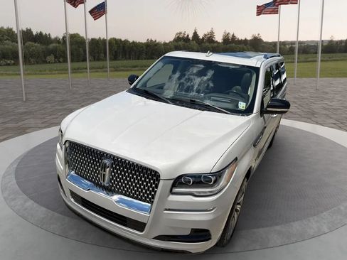 Used 2022 Lincoln Navigator L Reserve RWD image 13