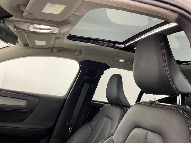 Used 2024 Volvo XC40 B5 Core AWD/4WD image 11