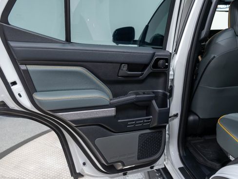 Used 2025 Toyota 4Runner Trailhunter image 69