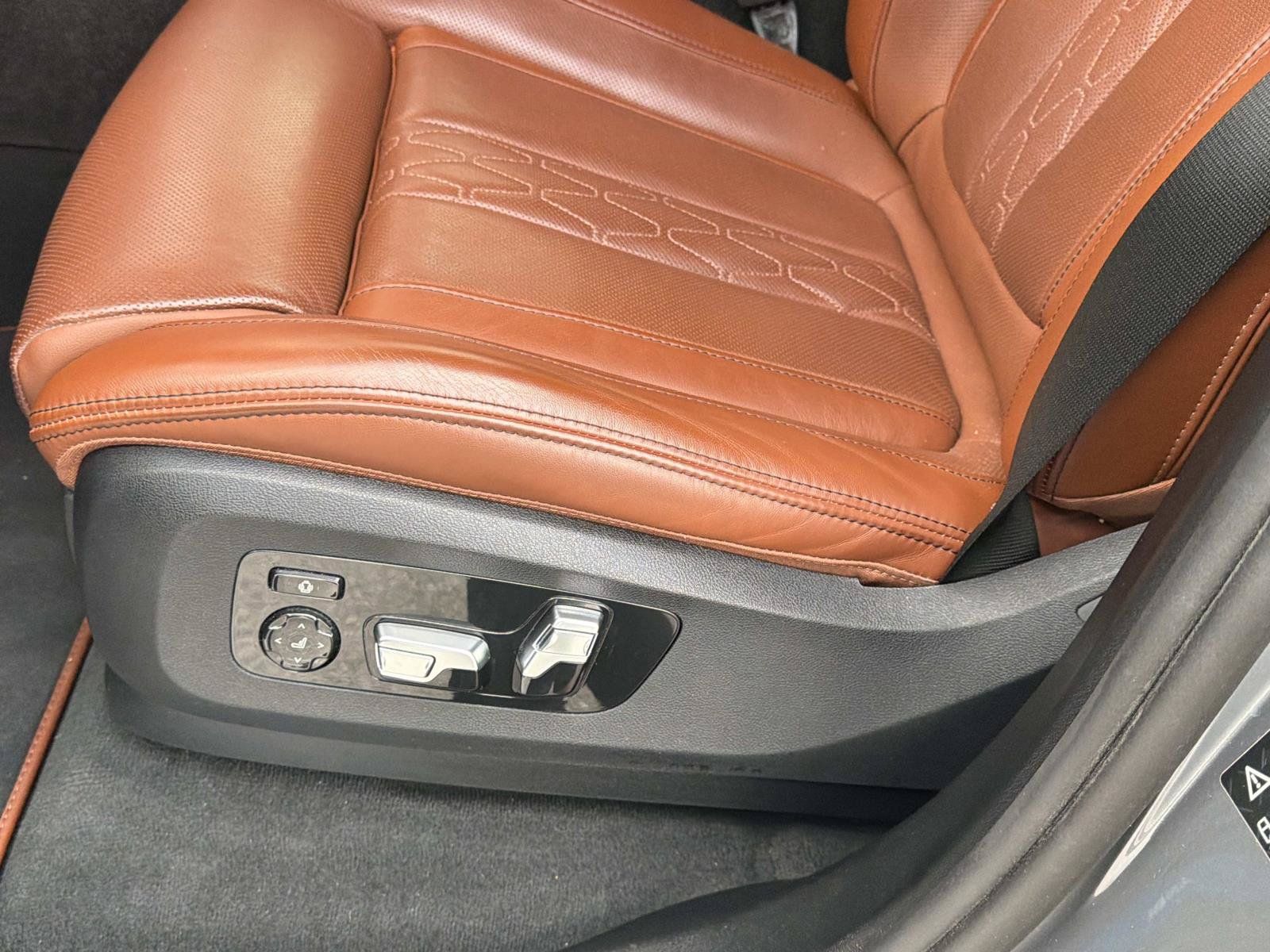 Used 2025 BMW ALPINA XB7 AWD/4WD image 19