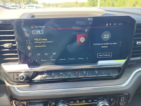 Used 2025 GMC Sierra 2500 SLT w/ SLT Premium Package AWD/4WD image 17