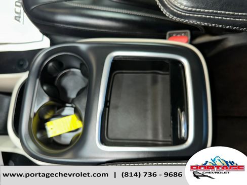 Used 2023 Chrysler Pacifica Touring-L image 27