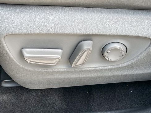 Used 2021 Toyota Highlander XLE FWD image 22