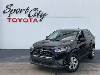 Used 2022 Toyota RAV4 LE video 1
