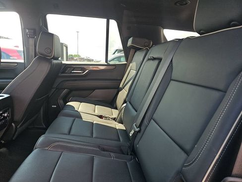 Used 2025 GMC Yukon Elevation AWD/4WD image 5