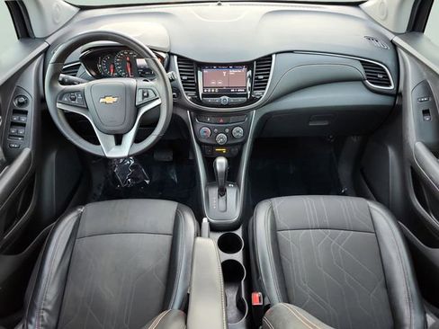 Used 2020 Chevrolet Trax LT w/ LT Convenience Package image 20