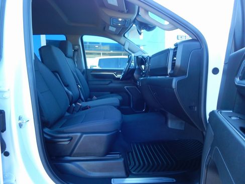 Used 2025 Chevrolet Silverado 2500 LT w/ Convenience Package image 16