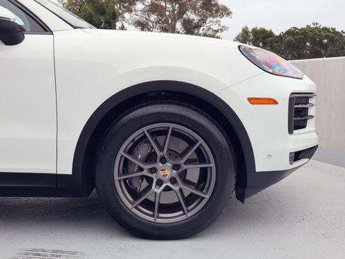 Certified 2024 Porsche Cayenne AWD/4WD image 11
