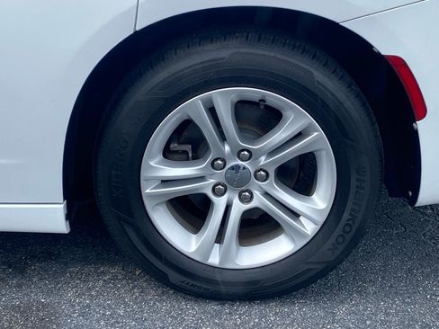 Used 2020 Dodge Charger SXT RWD image 10