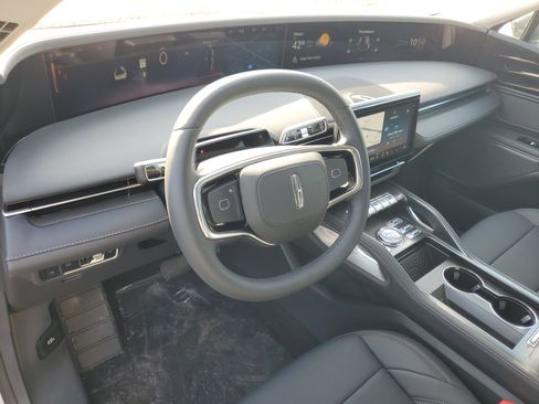 New 2026 Lincoln Nautilus Premier image 12