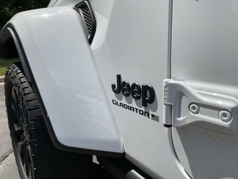 Used 2024 Jeep Gladiator Sport AWD/4WD image 25
