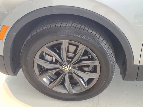 Used 2023 Volkswagen Tiguan SE w/ Panoramic Sunroof Package AWD/4WD image 8