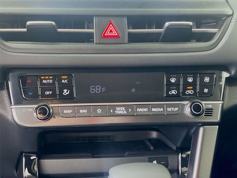 Used 2024 Kia Seltos EX image 12